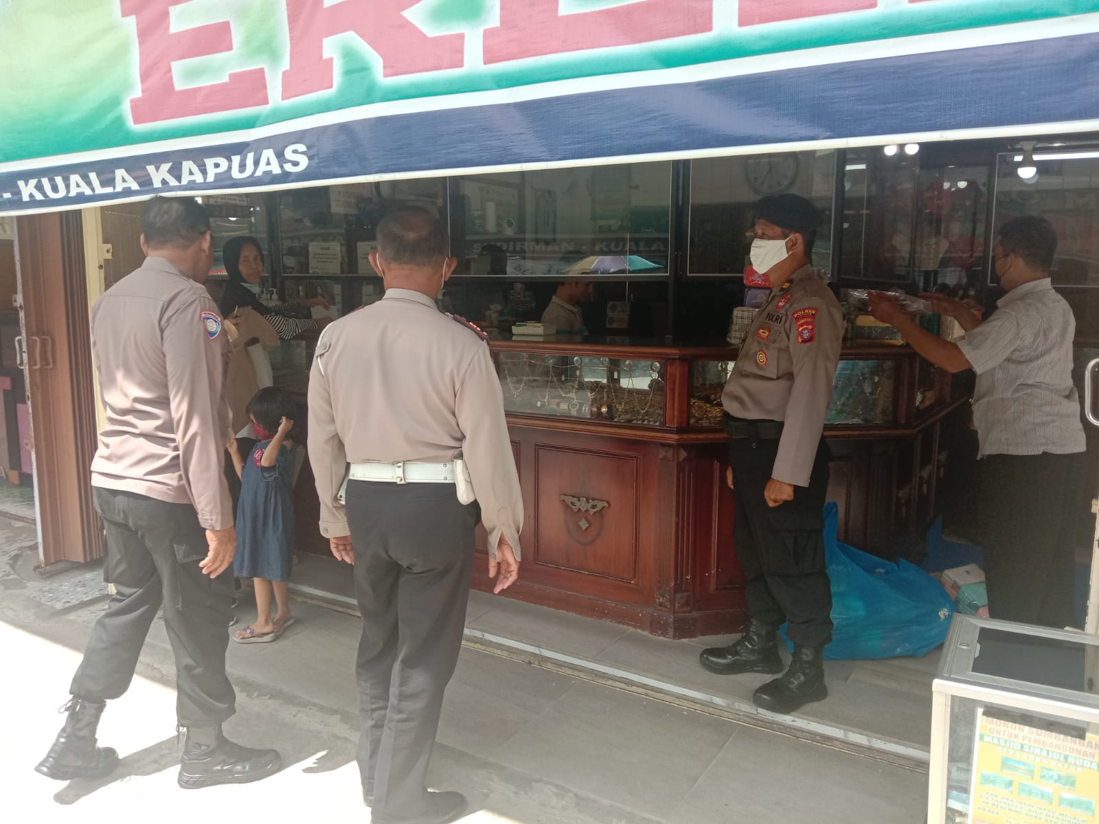 IMG-20220202-WA0144 Polsek Selat Melaksanakan Patroli Demi Menjaga Kamtibmas Di Wilkum Polsek 1