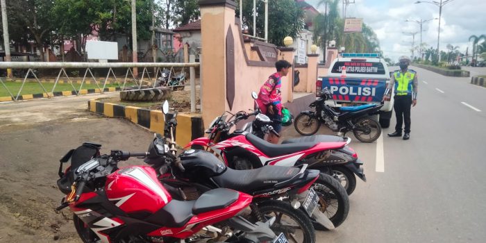 Tak Berkutik Gunakan Kenalpot Brong Saat Terjaring Satlantas Polres Brtim 1 Tak Berkutik Gunakan Kenalpot Brong Saat Terjaring Satlantas Polres Brtim 1