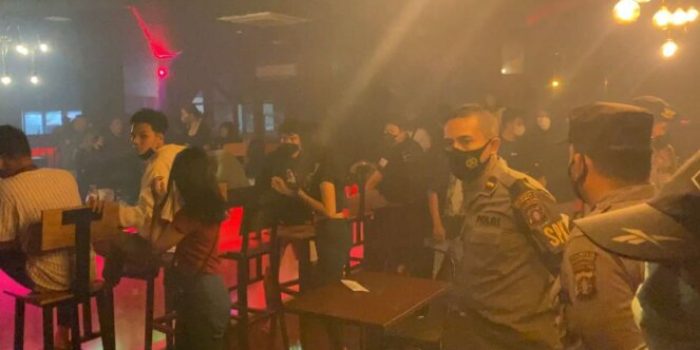 BUSET DAH, SWAB ANTIGEN DI 2 THM HASILNYA SEDAP KARYAWAN DAN PENGUNJUNGNYA POSITIF COVID-19 1 BUSET DAH, SWAB ANTIGEN DI 2 THM HASILNYA SEDAP KARYAWAN DAN PENGUNJUNGNYA POSITIF COVID-19 2
