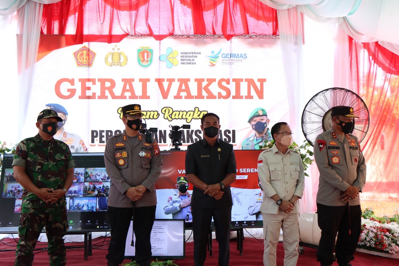 KAPOLDA KALTENG TINJAU VAKSINASI DI KATINGAN 1 KAPOLDA KALTENG TINJAU VAKSINASI DI KATINGAN 2