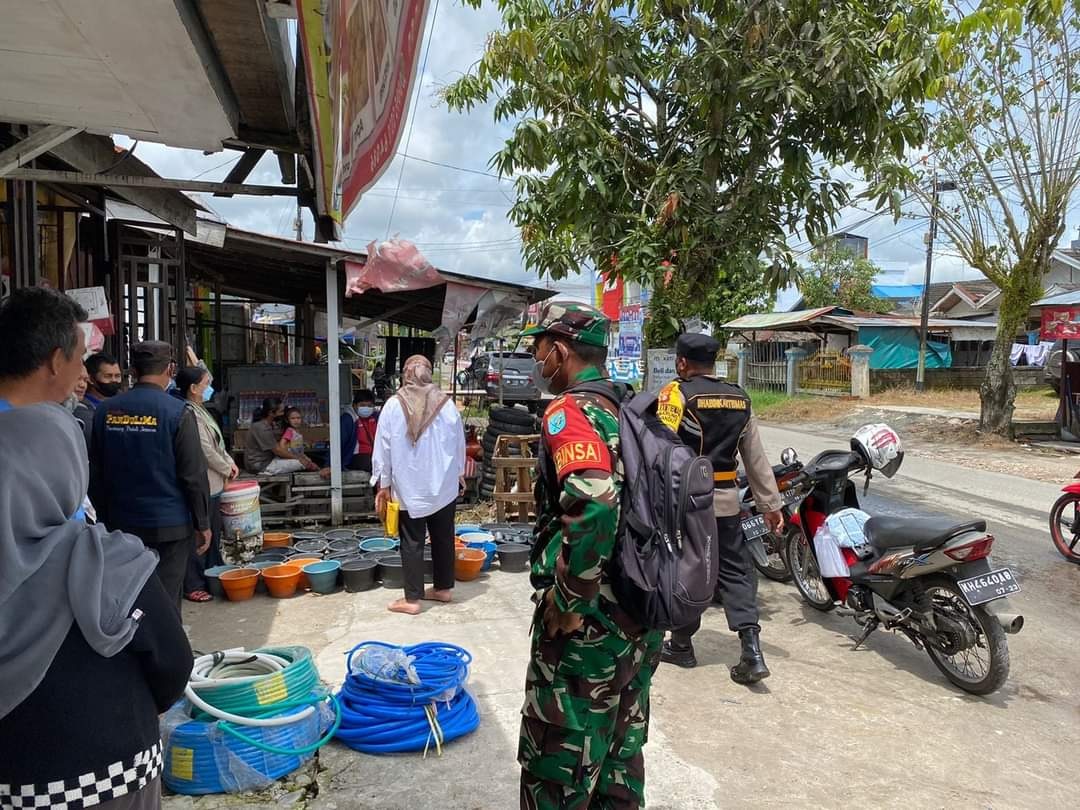 BHABINKAMTIBMAS KELURAHAN PANARUNG TENGAHI MEDIASI WARGA YANG BERSETERU 1 BHABINKAMTIBMAS KELURAHAN PANARUNG TENGAHI MEDIASI WARGA YANG BERSETERU 2