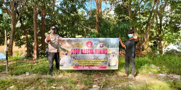 Personel Polsek Timpah Sosialisasikan Larangan Tambang Illegal 1 Personel Polsek Timpah Sosialisasikan Larangan Tambang Illegal 1