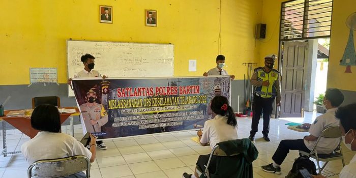 Gelar Ops Keselamatan, Satlantas Polres Bartim Sambang Di SMAN- 1 Bali 1 Gelar Ops Keselamatan, Satlantas Polres Bartim Sambang Di SMAN- 1 Bali 1
