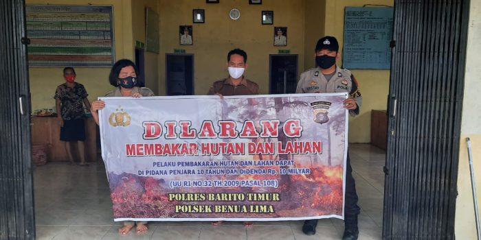 Personel Polsek Benua Lima Sosialisasikan Karhutla Kepada masyarakat 1 Personel Polsek Benua Lima Sosialisasikan Karhutla Kepada masyarakat 1