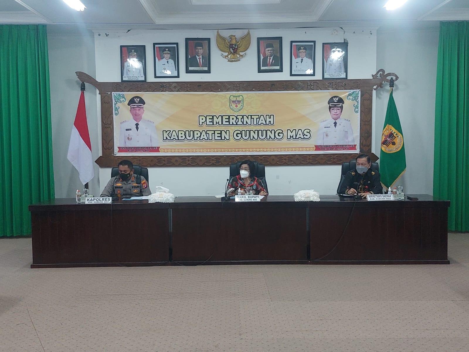 PERCEPAT VAKSINASI, WABUP GUMAS RAPAT EVALUASI DENGAN FORKOPIMDA 1 PERCEPAT VAKSINASI, WABUP GUMAS RAPAT EVALUASI DENGAN FORKOPIMDA 2