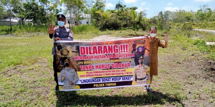 Cegah Terjadinya Karhutla, Anggota Polsek Timpah Lakukan Sosialisasi 1 Cegah Terjadinya Karhutla, Anggota Polsek Timpah Lakukan Sosialisasi 1