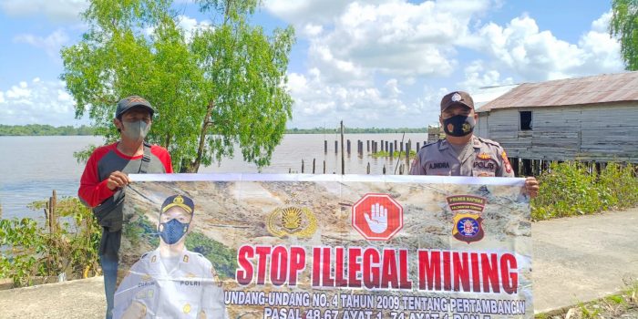 Personel Polsek Kapuas Kuala Sosialisasikan Larangan Tambang Illegal 1 Personel Polsek Kapuas Kuala Sosialisasikan Larangan Tambang Illegal 1