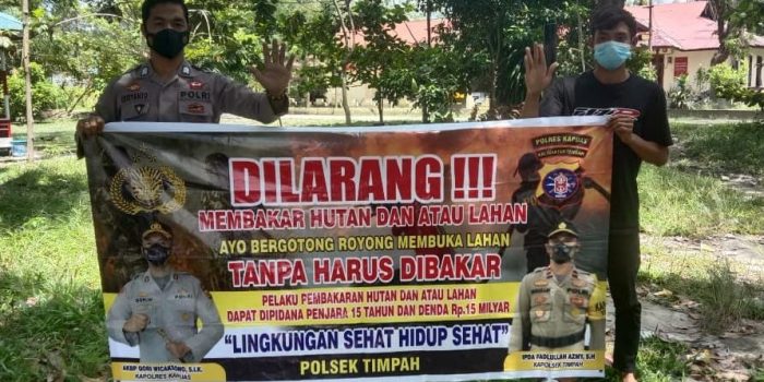 Cegah Terjadinya Karhutla, Anggota Polsek Timpah Lakukan Sosialisasi 1 Cegah Terjadinya Karhutla, Anggota Polsek Timpah Lakukan Sosialisasi 1
