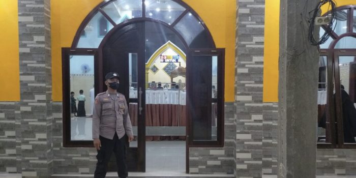 Polsek Balai Riam Melaksanakan Pengamanan Sholat Terawih 1 Polsek Balai Riam Melaksanakan Pengamanan Sholat Terawih 1