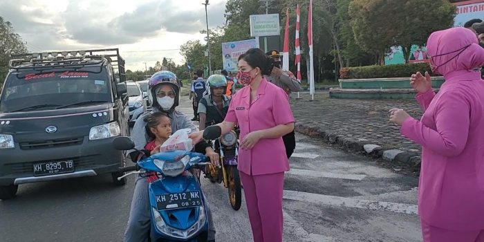 KETUA BHAYANGKARI KATINGAN BERBAGI DIBULAN RAMADHAN 2 KETUA BHAYANGKARI KATINGAN BERBAGI DIBULAN RAMADHAN 2