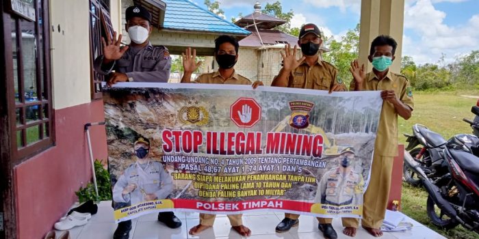 Personel Polsek Timpah Sosialisasikan Larangan Tambang Illegal 1 Personel Polsek Timpah Sosialisasikan Larangan Tambang Illegal 1