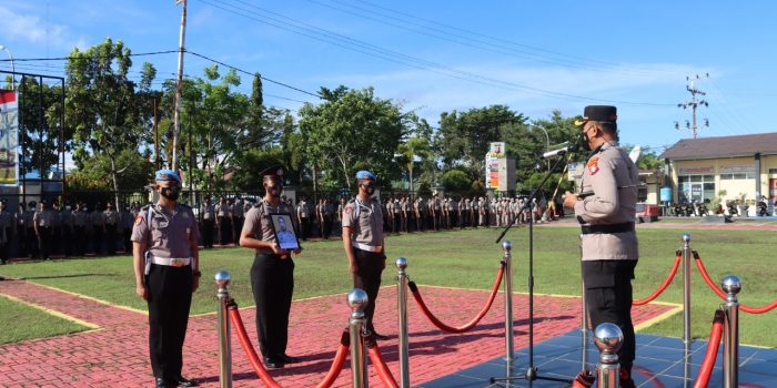 Polres Kapuas Gelar Upacara PTDH Salahsatu Personel Yang Terbukti Langgar Kode Etik 1 Polres Kapuas Gelar Upacara PTDH Salahsatu Personel Yang Terbukti Langgar Kode Etik 1