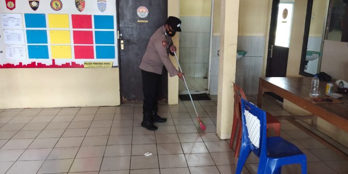 .Berantas dan Cegah penularan covid -19 personil polsek laksanakan bersih bersih mako 1 .Berantas dan Cegah penularan covid -19 personil polsek laksanakan bersih bersih mako 1