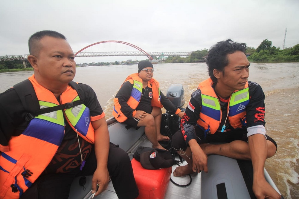 4 HARI BELUM ADA KABAR, PENSIUNAN ANGGOTA POLRI MASIH DICARI TIM SAR GABUNGAN 2 4 HARI BELUM ADA KABAR, PENSIUNAN ANGGOTA POLRI MASIH DICARI TIM SAR GABUNGAN 3