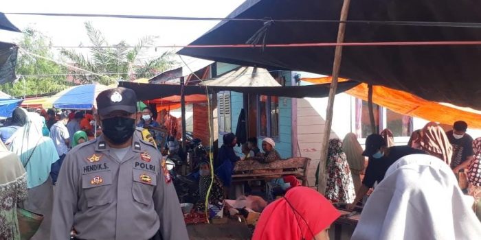 Patroli Pasar, Polsek Kapuas Kuala Ciptakan Situasi Kamtibmas Aman 1 Patroli Pasar, Polsek Kapuas Kuala Ciptakan Situasi Kamtibmas Aman 1