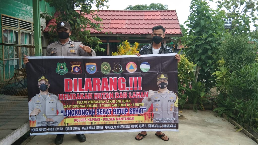 IMG-20220616-WA0048 Cegah Karhutla Diwilayahya, Polsek Mantangai Turunkan Personil Lakukan Sosialisasi. 1