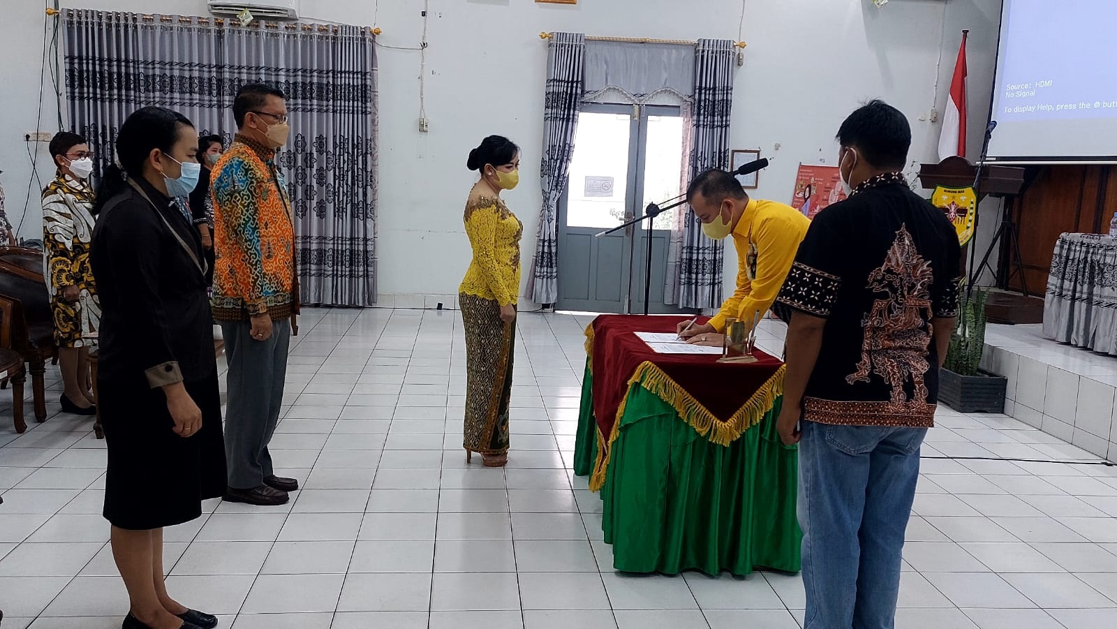MIMIE MARIATIE DIKUKUHKAN SEBAGAI BUNDA LITERASI KABUPATEN GUMAS 1 MIMIE MARIATIE DIKUKUHKAN SEBAGAI BUNDA LITERASI KABUPATEN GUMAS 2