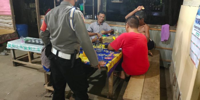 Polsek Patangkep Tutui Giat KRYD Sekaligus Himbau Warga Patuh Prokes 1 Polsek Patangkep Tutui Giat KRYD Sekaligus Himbau Warga Patuh Prokes 1