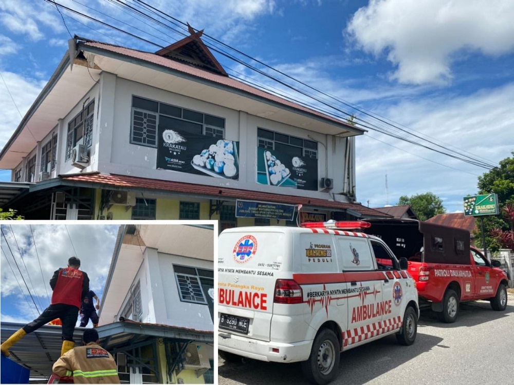 DALAM HITUNGAN MENIT, 1 RUMAH DAN 1 RUKO YANG BERBEDA NYARIS BERKOBAR DILALAP API 1 DALAM HITUNGAN MENIT, 1 RUMAH DAN 1 RUKO YANG BERBEDA NYARIS BERKOBAR DILALAP API 2