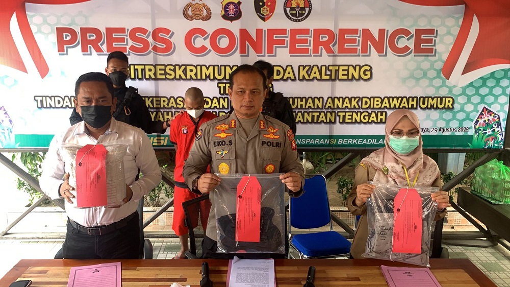 BEJAT!! GENJOT ANAK SELAMA 4 TAHUN, AYAH TIRI AKHIRNYA DISIKAT POLISI 1 BEJAT!! GENJOT ANAK SELAMA 4 TAHUN, AYAH TIRI AKHIRNYA DISIKAT POLISI 2