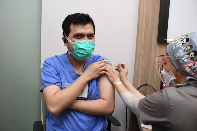 ANDJAR : SUDAH TERIMA TIKET VAKSIN BOOSTER KEDUA LEWAT APLIKASI PEDULI LINDUNGI, NAKES DIHARAPKAN SEGERA VAKSINASI 1 ANDJAR : SUDAH TERIMA TIKET VAKSIN BOOSTER KEDUA LEWAT APLIKASI PEDULI LINDUNGI, NAKES DIHARAPKAN SEGERA VAKSINASI 2