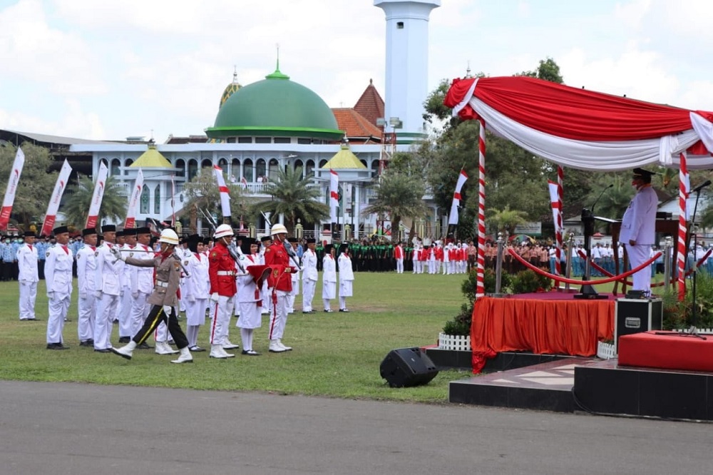 UPACARA PERINGATAN HUT KE-77 RI, WALIKOTA BLITAR AJAK MASYARAKAT SUKSESKAN TEMA "PULIH LEBIH CEPAT, BANGKIT LEBIH KUAT " 1 UPACARA PERINGATAN HUT KE-77 RI, WALIKOTA BLITAR AJAK MASYARAKAT SUKSESKAN TEMA "PULIH LEBIH CEPAT, BANGKIT LEBIH KUAT " 2
