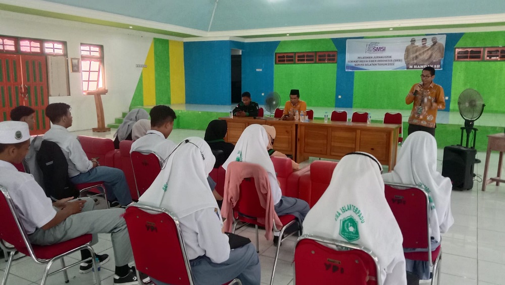 SMSI BARSEL LATIH PELAJAR JADI JURNALIS 1 SMSI BARSEL LATIH PELAJAR JADI JURNALIS 2