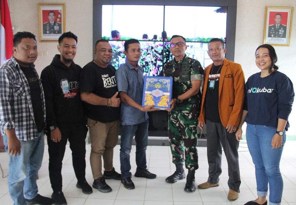 DANDIM 0912 KUBAR LETKOL KAV YUDHI PRASETYO PURNOMO, NOBATKAN AWAK MEDIA SEBAGAI AGEN PERDAMAIAN 2 DANDIM 0912 KUBAR LETKOL KAV YUDHI PRASETYO PURNOMO, NOBATKAN AWAK MEDIA SEBAGAI AGEN PERDAMAIAN 3