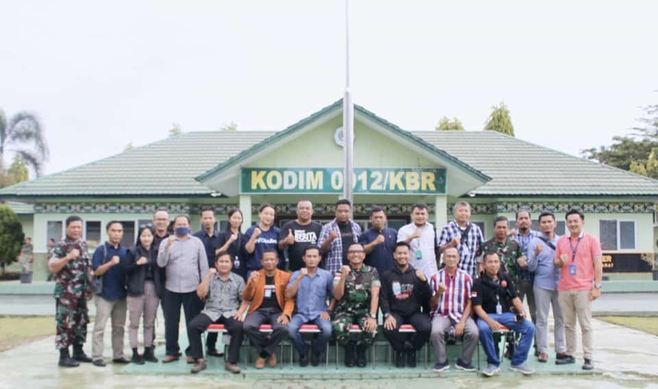 DANDIM 0912 KUBAR LETKOL KAV YUDHI PRASETYO PURNOMO, NOBATKAN AWAK MEDIA SEBAGAI AGEN PERDAMAIAN 1 DANDIM 0912 KUBAR LETKOL KAV YUDHI PRASETYO PURNOMO, NOBATKAN AWAK MEDIA SEBAGAI AGEN PERDAMAIAN 2