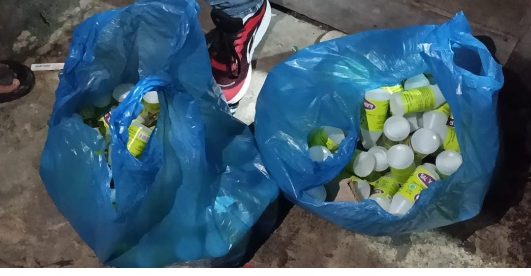 TEMUKAN RATUSAN BOTOL GADUK, PASUTRI JALAN BAWEAN DIBOYONG KE MAKO DITSAMAPTA 1 TEMUKAN RATUSAN BOTOL GADUK, PASUTRI JALAN BAWEAN DIBOYONG KE MAKO DITSAMAPTA 2