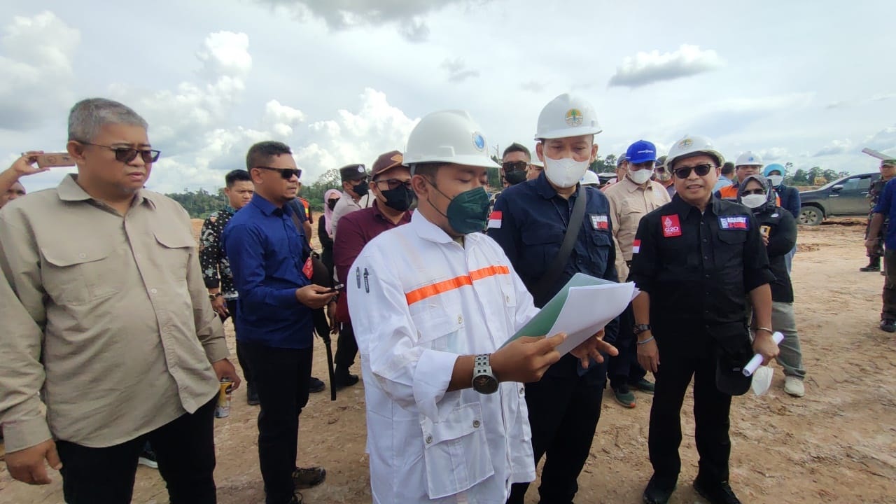 RATUSAN TENAGA KERJA LOKAL LINGKAR TAMBANG KECEWA, TERHADAP GAKKUM KLHK MENGHENTIKAN AKITIVITAS KERJA PT KS 1 RATUSAN TENAGA KERJA LOKAL LINGKAR TAMBANG KECEWA, TERHADAP GAKKUM KLHK MENGHENTIKAN AKITIVITAS KERJA PT KS 2