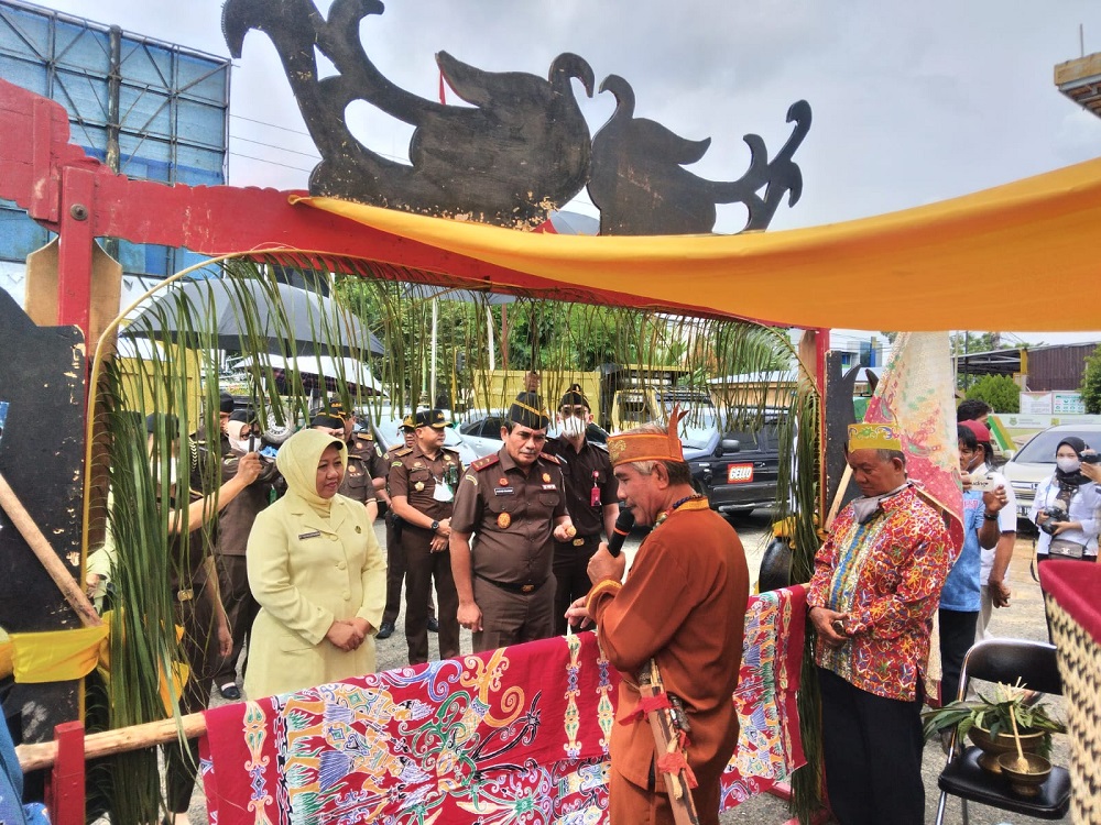 KAJATI RESMIKAN RUMAH RESTORATIVE JUSTICE DAN BALAI REHABILITASI DI KAPUAS 1 KAJATI RESMIKAN RUMAH RESTORATIVE JUSTICE DAN BALAI REHABILITASI DI KAPUAS 2