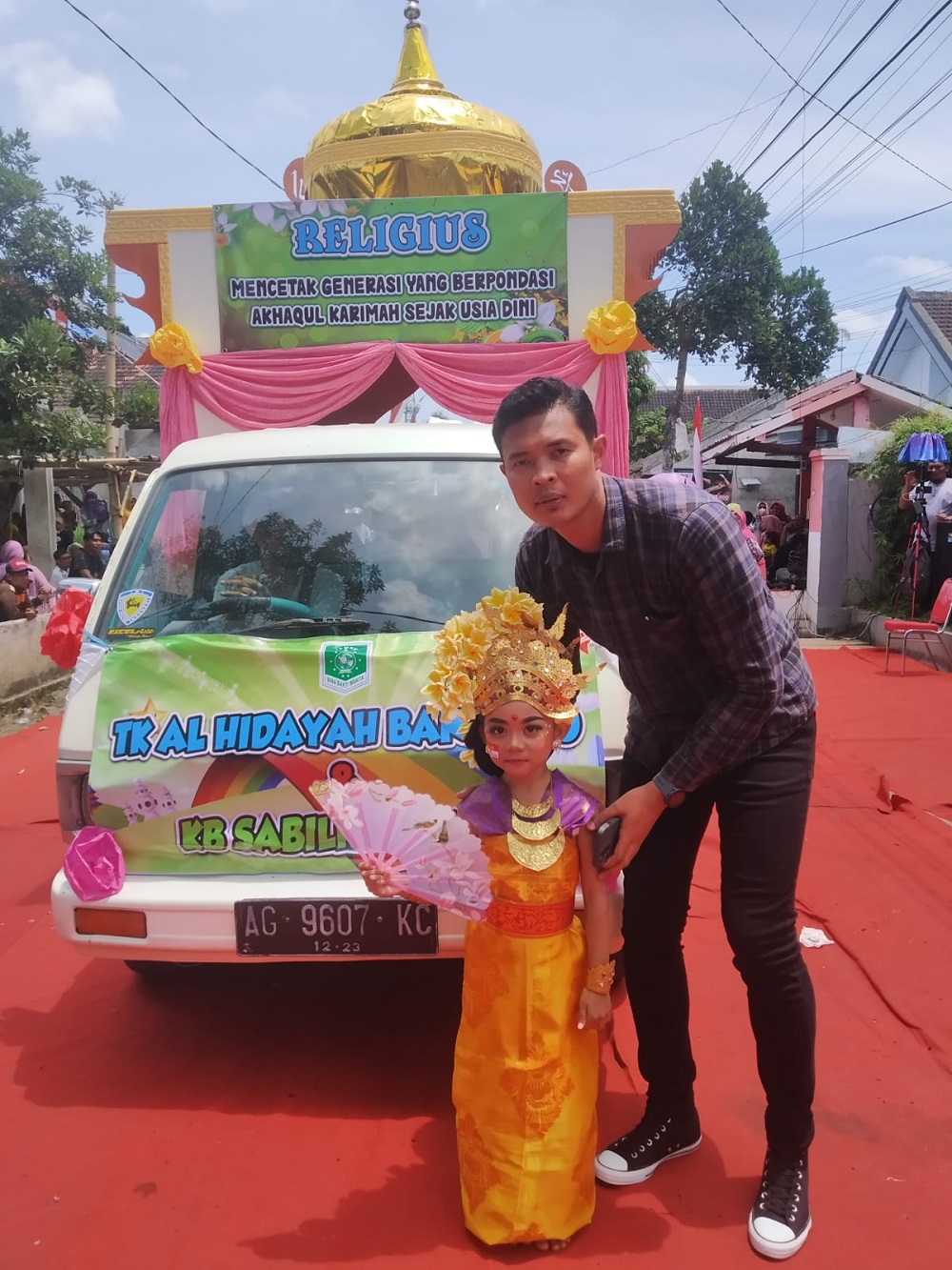 "KANIGORO CARNIVAL" PESERTA DAN PENONTON MEMBLUDAK, PAWAI BUDAYA KELURAHAN KANIGORO, HINGGA LARUT MALAM 1 "KANIGORO CARNIVAL" PESERTA DAN PENONTON MEMBLUDAK, PAWAI BUDAYA KELURAHAN KANIGORO, HINGGA LARUT MALAM 2