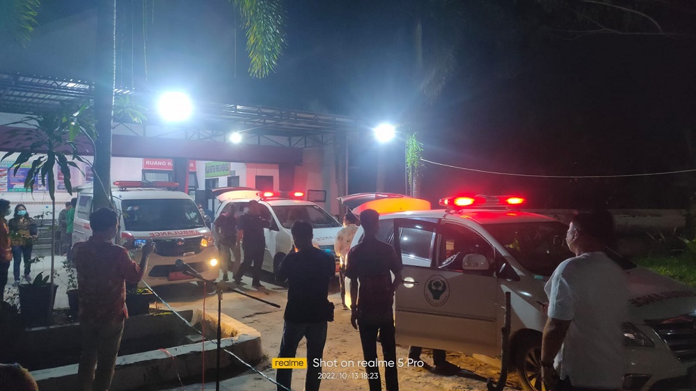 JENAZAH KORBAN MOBIL LAND CRUISER NAAS YANG DITUMPANGI DIREKTUR RSUD KUALA PAMBUANG TIBA DI RSUD DORIS SYLVANUS 1 JENAZAH KORBAN MOBIL LAND CRUISER NAAS YANG DITUMPANGI DIREKTUR RSUD KUALA PAMBUANG TIBA DI RSUD DORIS SYLVANUS 2