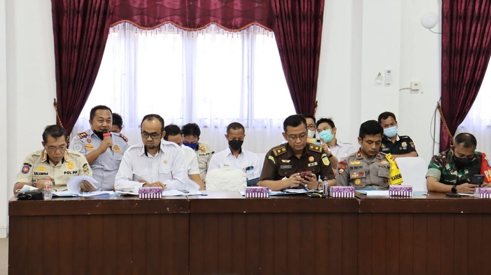 PEMKAB GUMAS RAPAT SATGAS KETAHANAN PANGAN HADAPI INFLASI PASKA KENAIKAN HARGA BBM 1 PEMKAB GUMAS RAPAT SATGAS KETAHANAN PANGAN HADAPI INFLASI PASKA KENAIKAN HARGA BBM 2