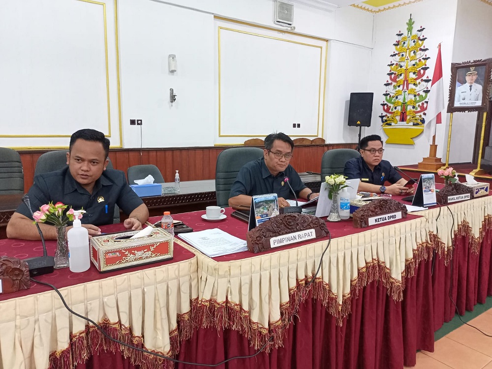 DEWAN SERAHKAN KEPUTUSAN ATAS RAPERDA INISIATIF TENTANG CSR 1 DEWAN SERAHKAN KEPUTUSAN ATAS RAPERDA INISIATIF TENTANG CSR 2
