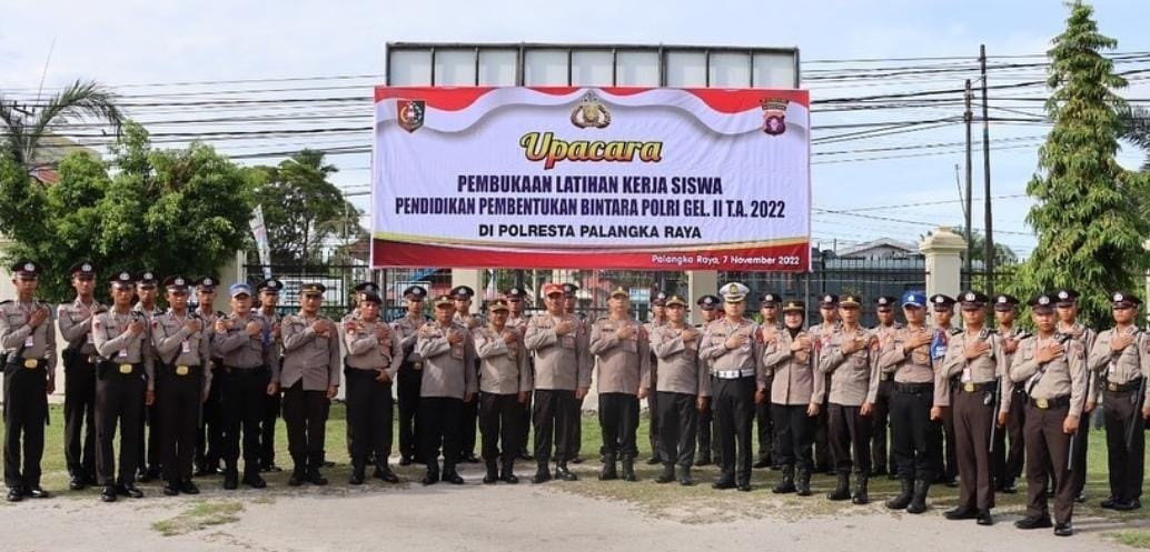 25 ORANG SISWA SPN POLDA KALTENG LAKSANAKAN LATIHAN KERJA DI POLRESTA PALANGKA RAYA 1 25 ORANG SISWA SPN POLDA KALTENG LAKSANAKAN LATIHAN KERJA DI POLRESTA PALANGKA RAYA 2