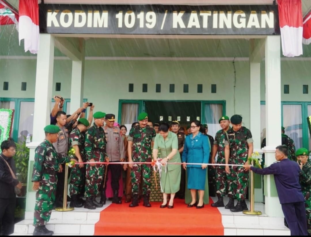 HUJAN LEBAT IRINGI PERESMIAN KODIM DAN PELANTIKAN DANDIM 1019 KATINGAN 1 HUJAN LEBAT IRINGI PERESMIAN KODIM DAN PELANTIKAN DANDIM 1019 KATINGAN 2
