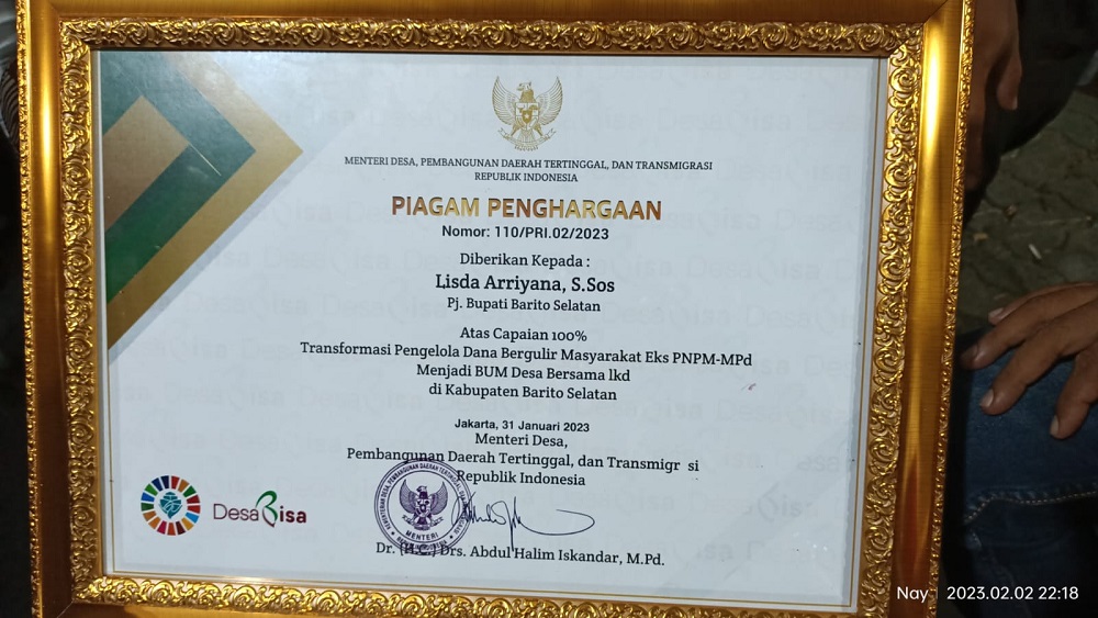 PJ BUPATI BARSEL DAPAT PENGHARGAAN DARI MENTERI DESA PDTT RI 1 PJ BUPATI BARSEL DAPAT PENGHARGAAN DARI MENTERI DESA PDTT RI 2