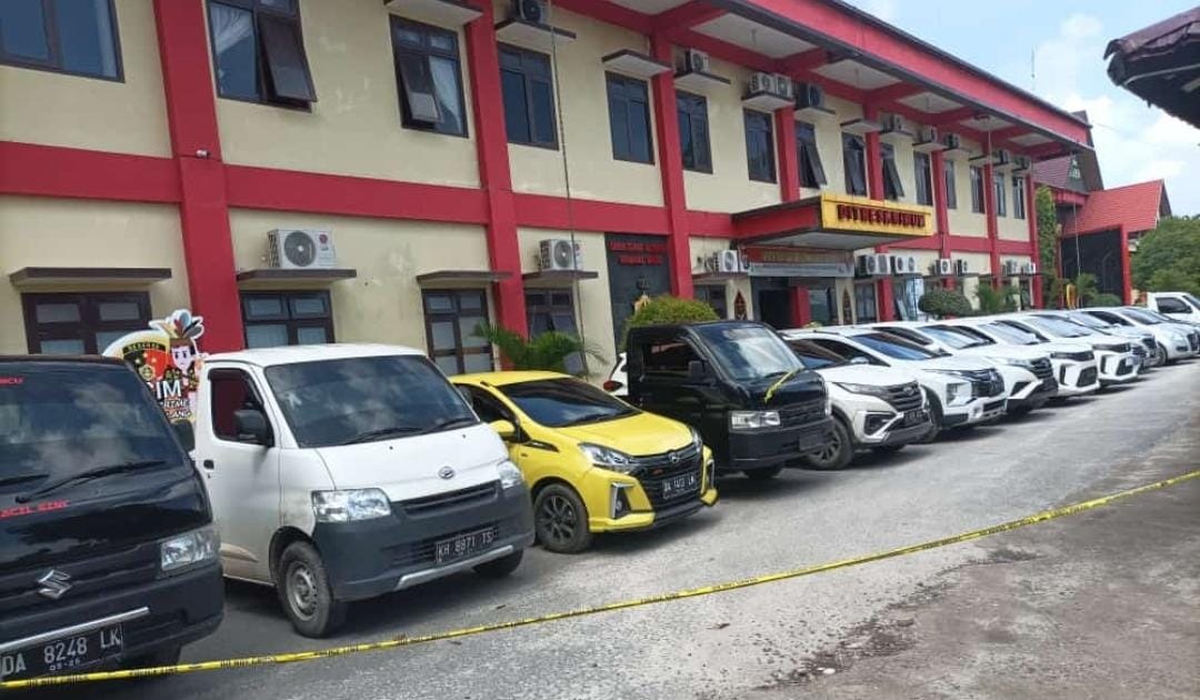 POLDA KALTENG UNGKAP SINDIKAT BESAR PENIPUAN DAN PENGGELAPAN DIWILAYAH PROVINSI KALIMANTAN TENGAH 1 POLDA KALTENG UNGKAP SINDIKAT BESAR PENIPUAN DAN PENGGELAPAN DIWILAYAH PROVINSI KALIMANTAN TENGAH 2
