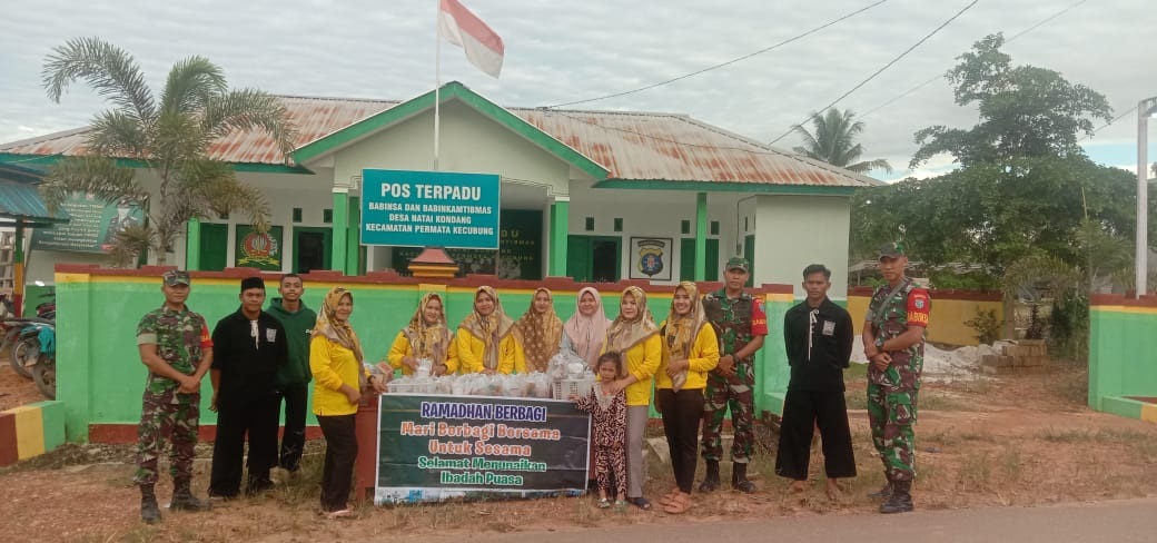 BERKAH RAMADHAN, ANGGOTA KORAMIL BALAI RIAM BAGIKAN TAKJIL KEPADA MASYARAKAT 1 BERKAH RAMADHAN, ANGGOTA KORAMIL BALAI RIAM BAGIKAN TAKJIL KEPADA MASYARAKAT 2