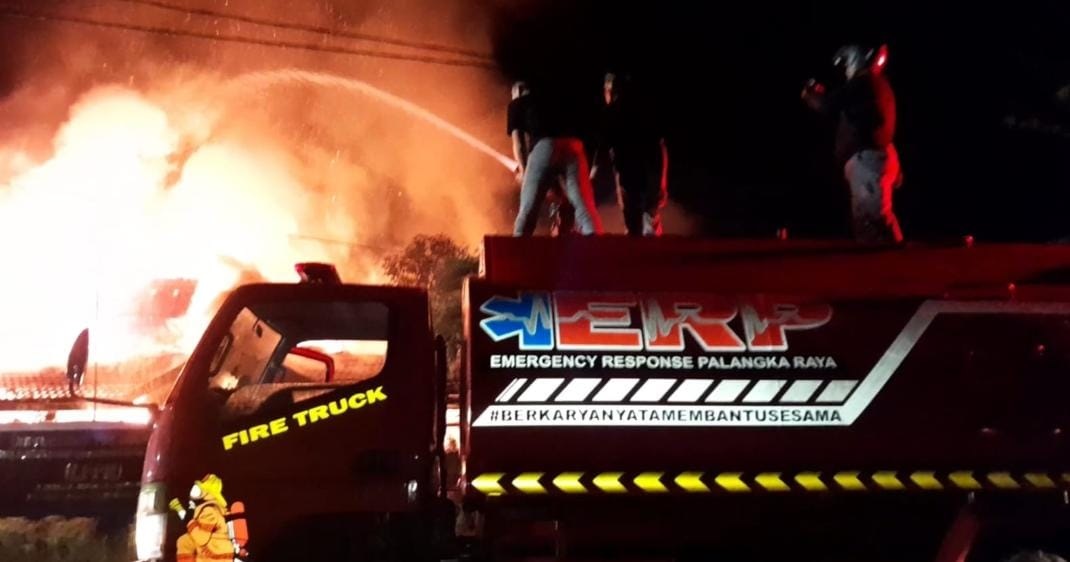 DINIHARI, GEDUNG LPPM UNIVERSITAS PALANGKA RAYA TERBAKAR HEBAT 1 DINIHARI, GEDUNG LPPM UNIVERSITAS PALANGKA RAYA TERBAKAR HEBAT 2