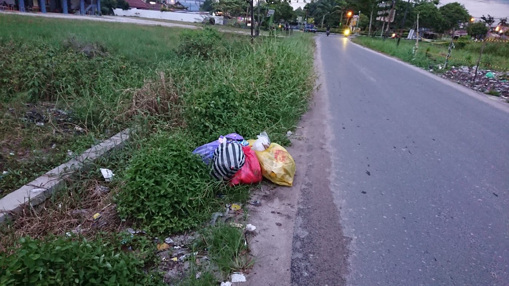 TPS DI JALAN BUKIT RAYA XV DITUTUP, BEGINI TANGGAPAN MASYARAKAT 1 TPS DI JALAN BUKIT RAYA XV DITUTUP, BEGINI TANGGAPAN MASYARAKAT 2
