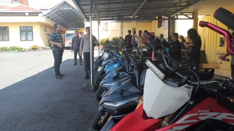 HEBOH.. PASUTRI CURI 13 UNIT SEPEDA MOTOR DI KOBAR 2 HEBOH.. PASUTRI CURI 13 UNIT SEPEDA MOTOR DI KOBAR 3
