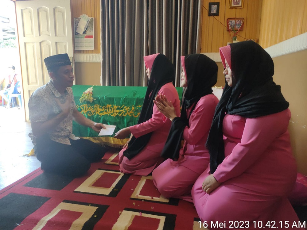 WUJUD UNGKAPAN BELASUNGKAWA, BHAYANGKARI CABANG KAPUAS TAKZIAH KE RUMAH DUKA ANGGOTA 1 WUJUD UNGKAPAN BELASUNGKAWA, BHAYANGKARI CABANG KAPUAS TAKZIAH KE RUMAH DUKA ANGGOTA 2