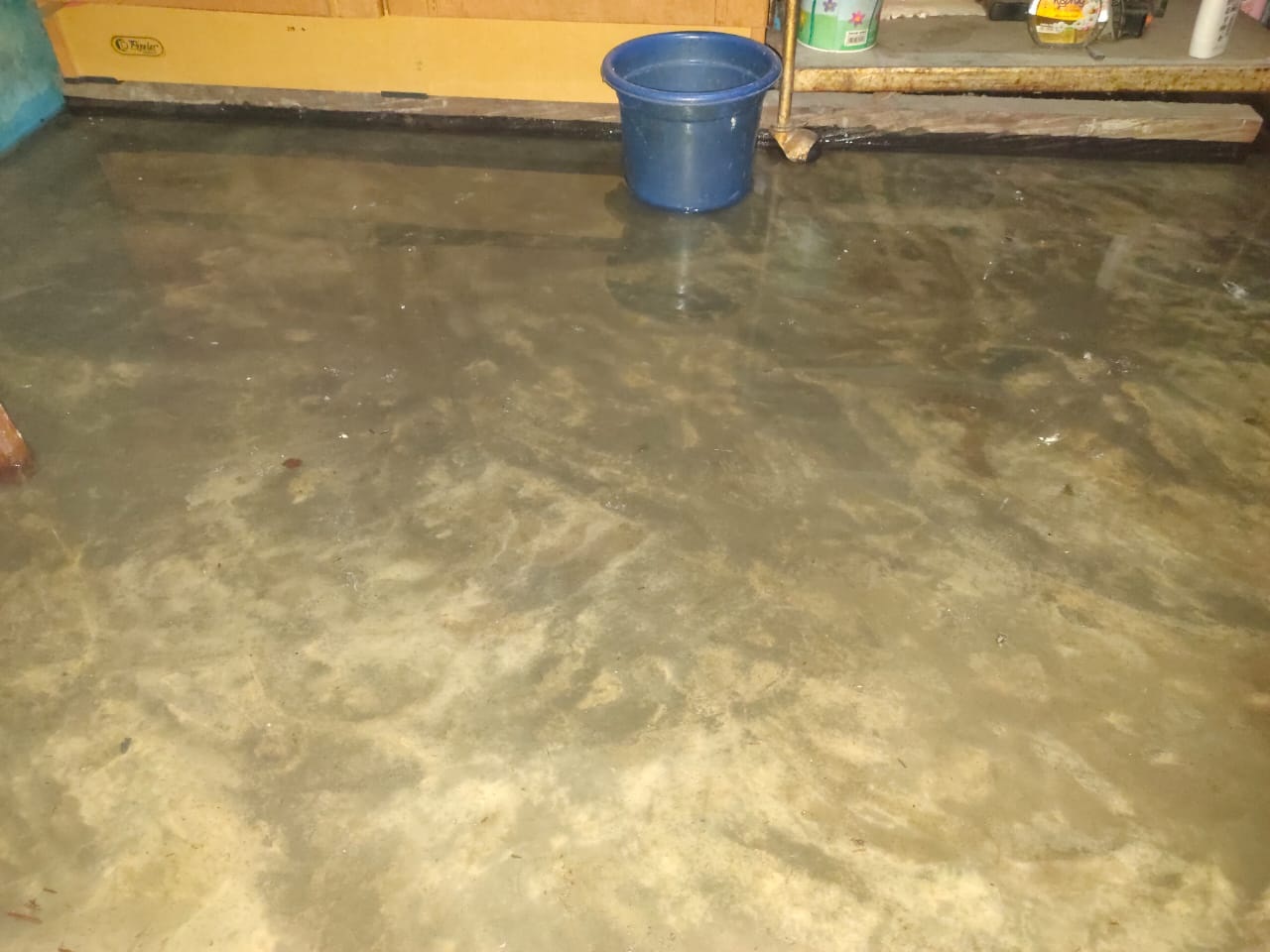 DIGUYUR HUJAN SELAMA 2 JAM, PULUHAN RUMAH DILAPORKAN KEMASUKAN AIR MELUAP 1 DIGUYUR HUJAN SELAMA 2 JAM, PULUHAN RUMAH DILAPORKAN KEMASUKAN AIR MELUAP 2