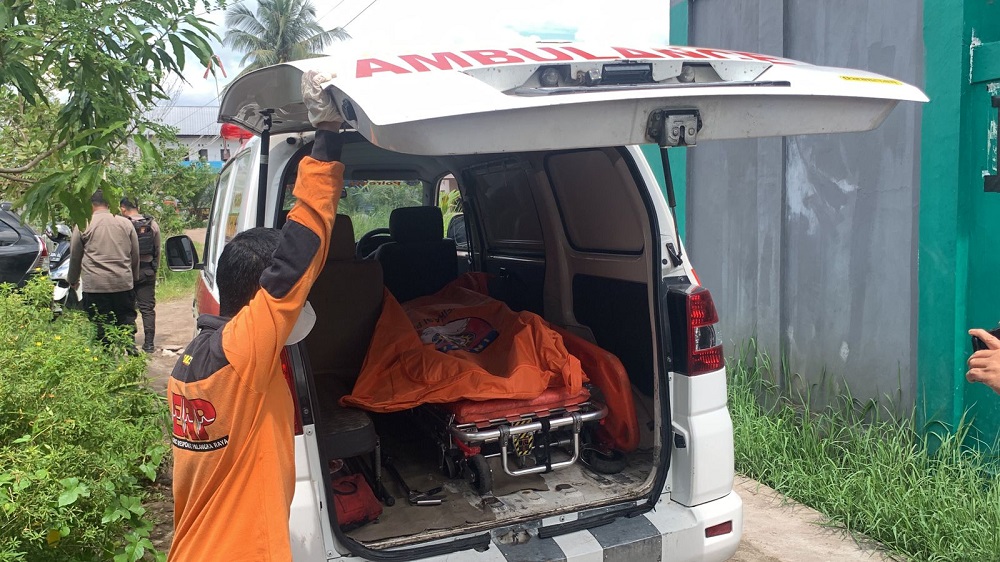 PEREMPUAN MUDA DITEMUKAN TEWAS GANTUNG DIRI DALAM KAMAR MANDI KOST JALAN BUKIT KEMINTING PALANGKA RAYA 1 PEREMPUAN MUDA DITEMUKAN TEWAS GANTUNG DIRI DALAM KAMAR MANDI KOST JALAN BUKIT KEMINTING PALANGKA RAYA 2