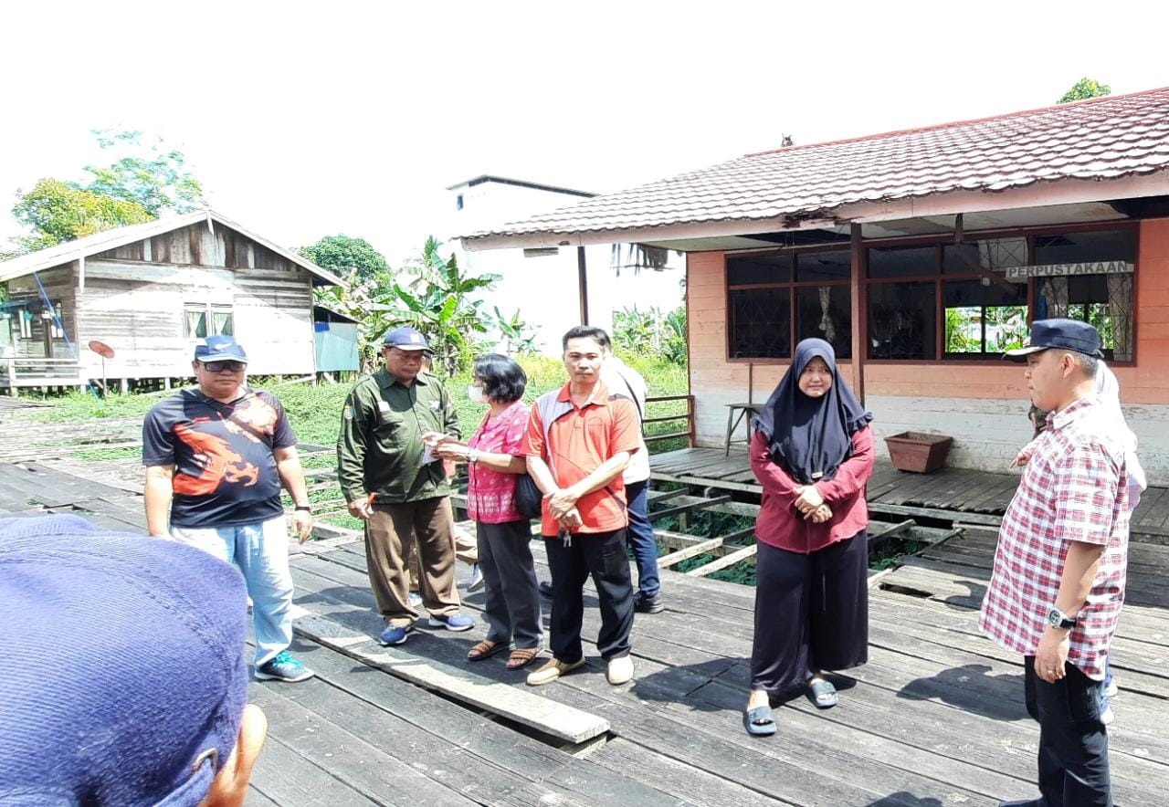 PJ BUPATI BARSEL MENINJAU JALAN MENUJU DESA TALIO DAN SEKOLAH DASAR 1 PJ BUPATI BARSEL MENINJAU JALAN MENUJU DESA TALIO DAN SEKOLAH DASAR 2