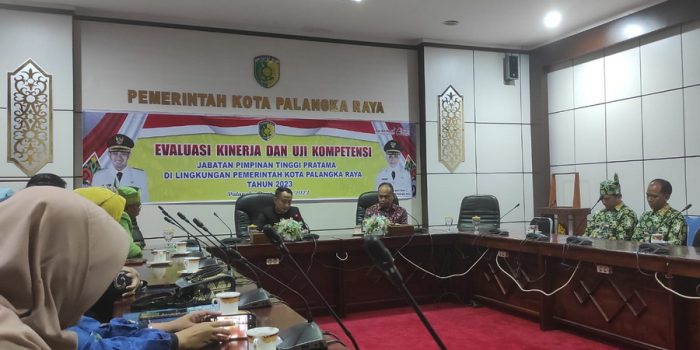 WALI KOTA PALANGKA RAYA SIAPKAN PROGRAM 'SEMUA WARGA JADI SARJANA' 2 WALI KOTA PALANGKA RAYA SIAPKAN PROGRAM 'SEMUA WARGA JADI SARJANA' 2