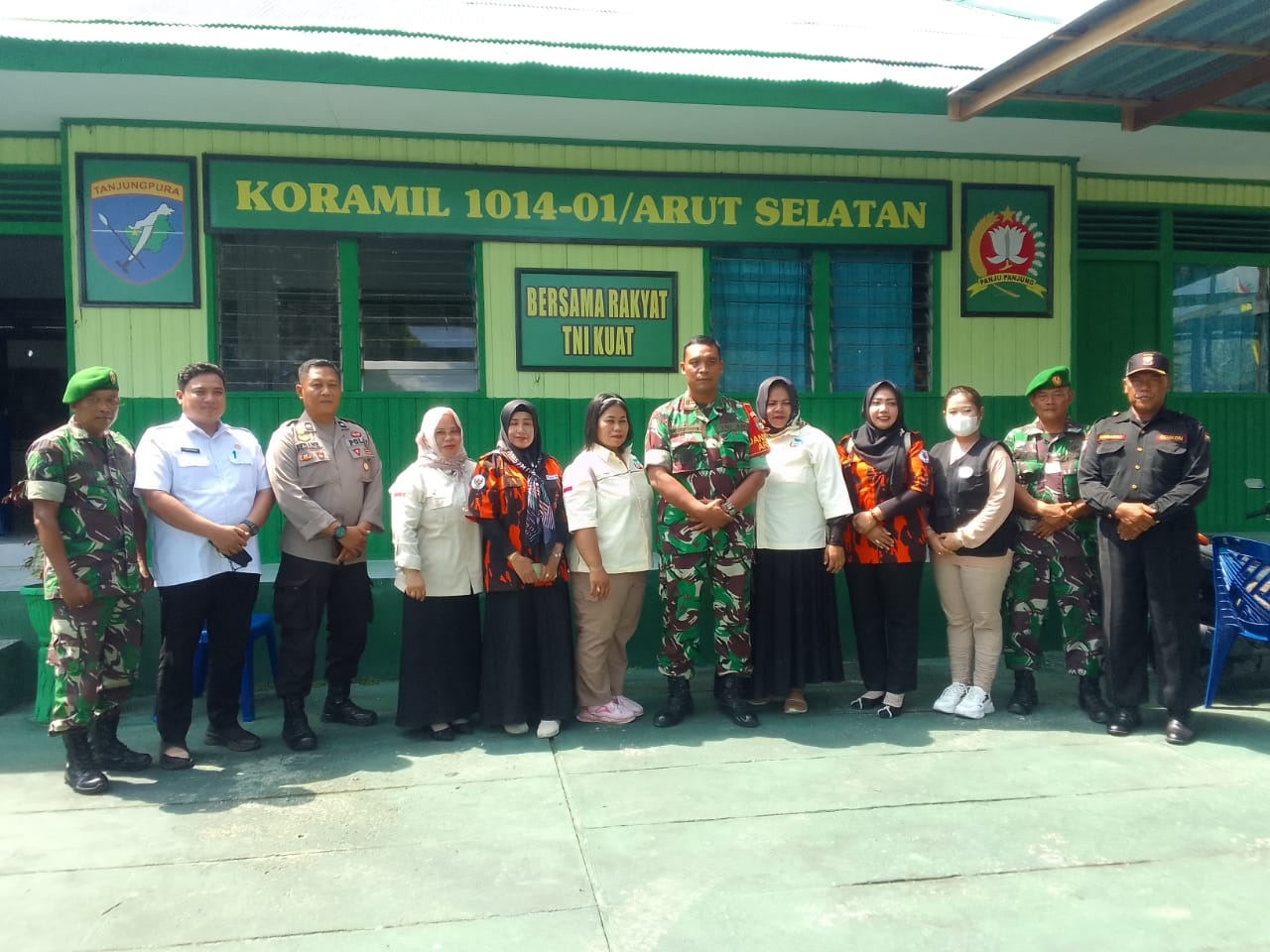 DANRAMIL ARSEL AJAK MASYARAKAT BERSAMA-SAMA MENJAGA KEAMAMAN KOBAR DAN SUKSESKAN PEMILU DAN PILKADA 2024 1 DANRAMIL ARSEL AJAK MASYARAKAT BERSAMA-SAMA MENJAGA KEAMAMAN KOBAR DAN SUKSESKAN PEMILU DAN PILKADA 2024 2